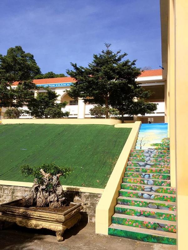 Ngôi trường ở Lâm Đồng có hàng loạt bậc thang sống ảo-3