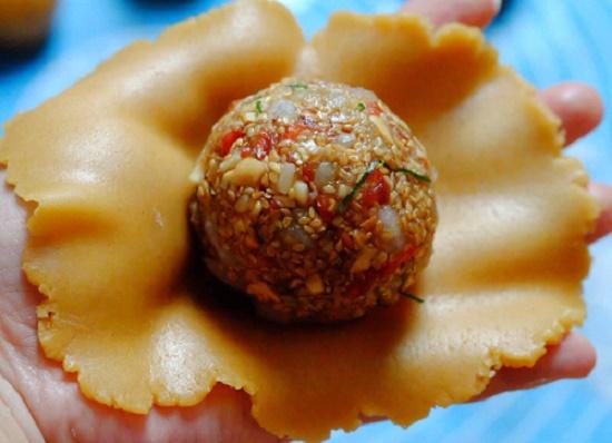 Cách làm bánh nướng trung thu thập cẩm đơn giản, thơm ngon đúng điệu-4