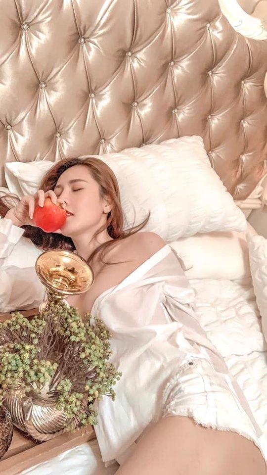 Thu Minh mặc bikini phô diễn đường cong gợi cảm ngỡ ngàng ở tuổi U50-3