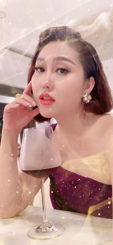 Thu Minh mặc bikini phô diễn đường cong gợi cảm ngỡ ngàng ở tuổi U50-11