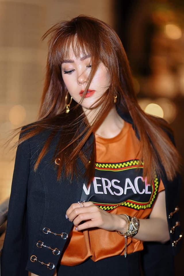 Nhan sắc ngày càng thăng hạng nhưng Minh Hằng bị fan soi photoshop kéo dài chân đến méo cả bậc thang-4