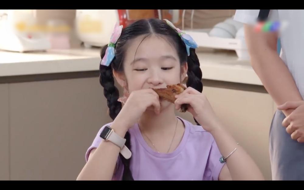 Má thiên hạ Hae Ri bản Việt từng mê đắm và đòi cưới Sơn Tùng ra sao?-1