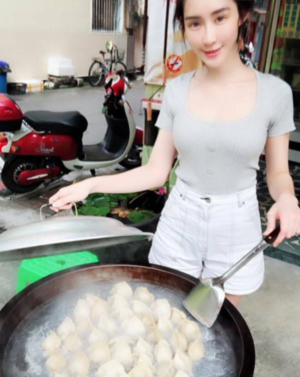 Cô gái bán được cả 10 ngàn chiếc bánh bao mỗi ngày chỉ vì ngoại hình siêu bốc lửa-3