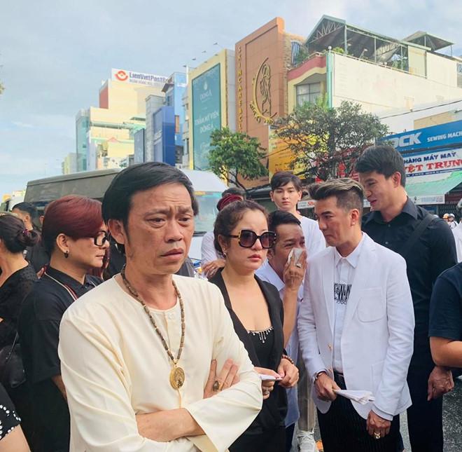 Hoài Linh khóc, nhớ kỷ niệm cũ khi tiễn biệt nghệ nhân Thành Giao-3