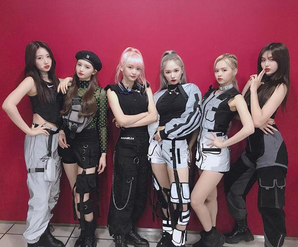 Girlgroup tân binh EVERGLOW bị netizen chỉ trích vì cho rằng đã vay mượn concept từ đàn chị BlackPink-2