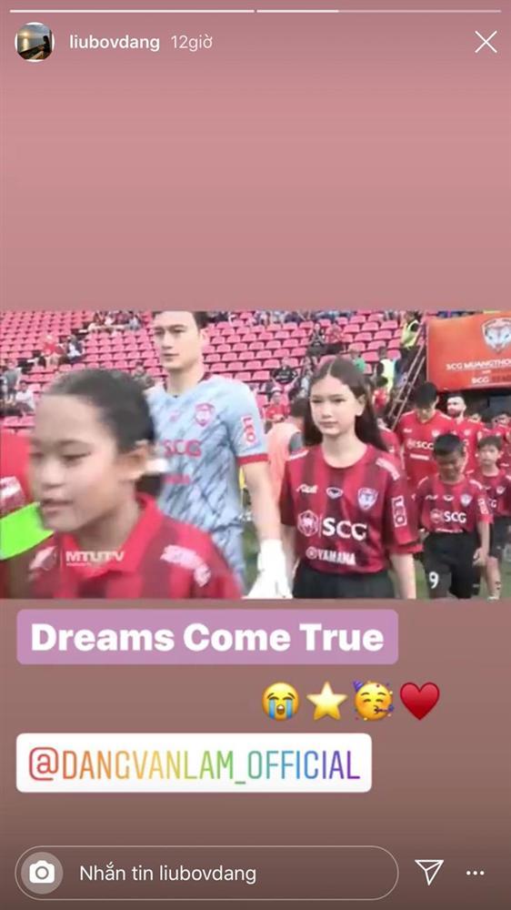 Nắm tay anh ra sân thi đấu, em gái 12 tuổi của thủ môn Đặng Văn Lâm được khen ngày càng xinh đẹp-1