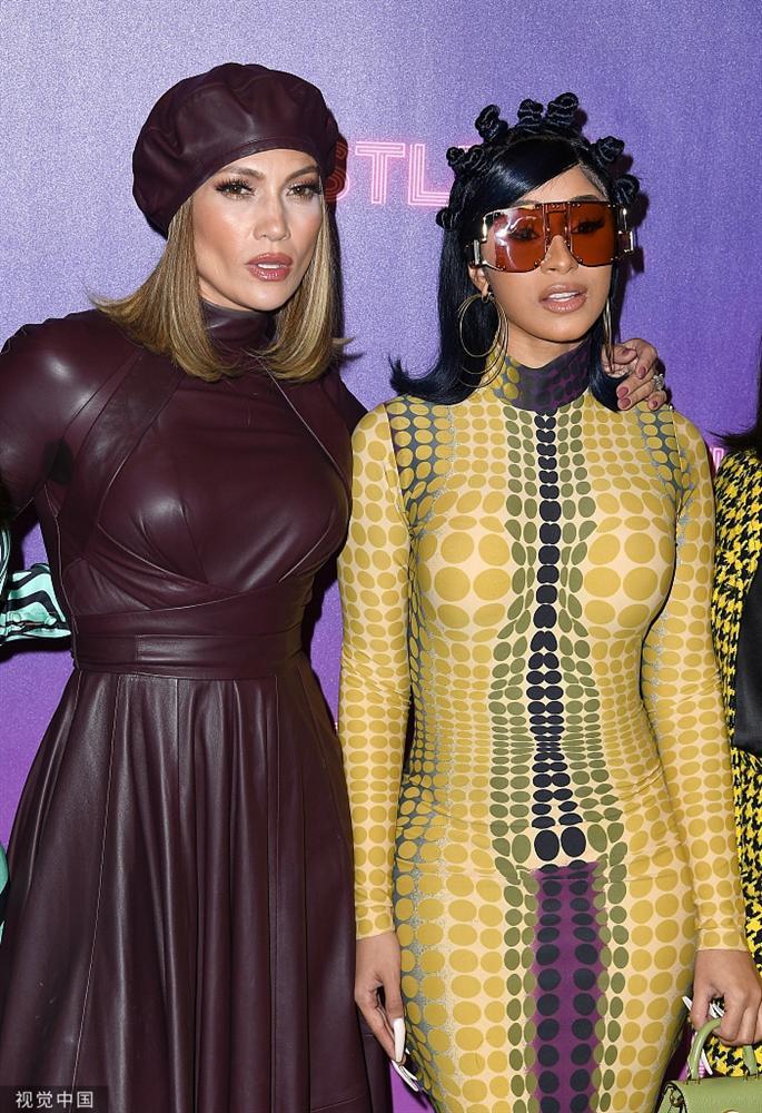 SAO MẶC XẤU: Mỹ Tâm lộ vòng 2 ngấn mỡ bị stylist hại từ trang phục đến make up - Cardi B mặc váy dễ liên tưởng đến hình nhạy cảm-6