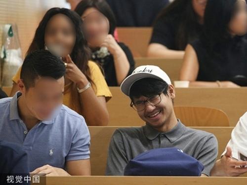 Rộ tin Angelina Jolie vội tìm bạn trai mới vì quá cô đơn khi con cả Maddox đi du học-3