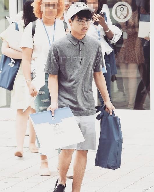 Đằng sau nụ cười của cậu con trai được Angelina Jolie chọn giao toàn bộ tài sản hàng nghìn tỷ đồng là giọt nước mắt của người mẹ nhớ con-1