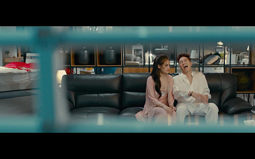 Bất chấp nguy hiểm, Thùy Anh lộn nhào đu dây đóng cảnh hành động cùng Karik-1