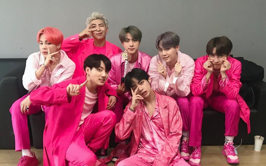 5 nghệ sĩ sở hữu nhiều cúp chiến thắng nhất nửa đầu 2019-1