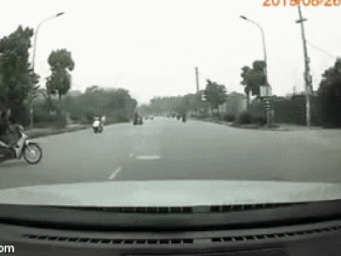 Clip: Võ sư Hà Nội tung cước đánh vợ vừa sinh ngã sấp mặt phải nhập viện, còn dọa đốt nhà - giết cả dòng họ-7