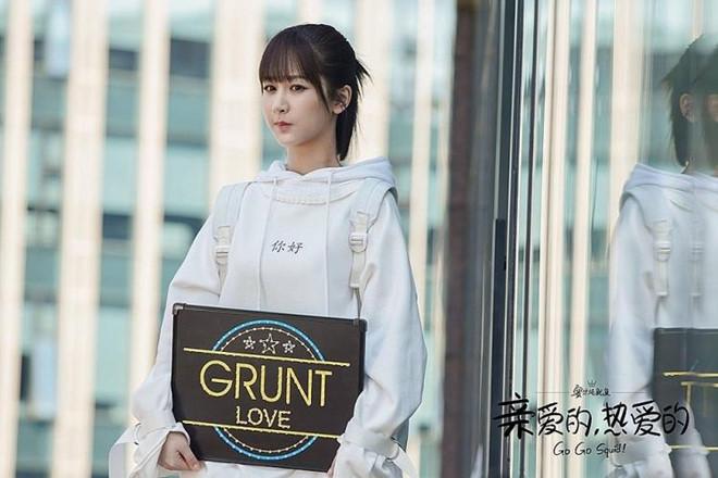 Dương Tử và các sao nữ bị chê ăn mặc thảm họa ra sân bay-1