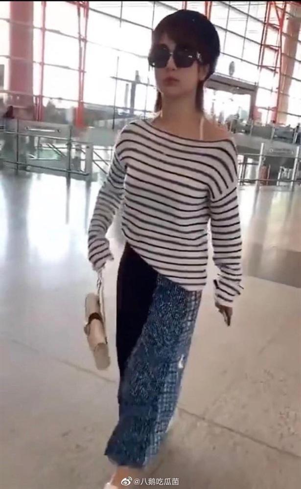 Dương Tử và các sao nữ bị chê ăn mặc thảm họa ra sân bay-2