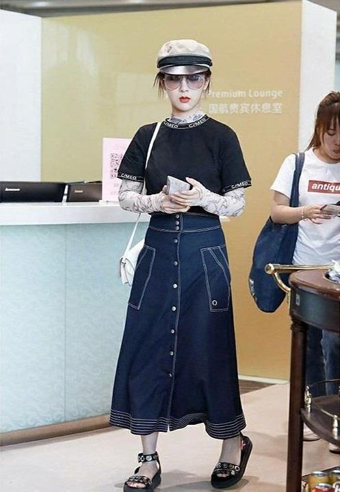 Dương Tử và các sao nữ bị chê ăn mặc thảm họa ra sân bay-4