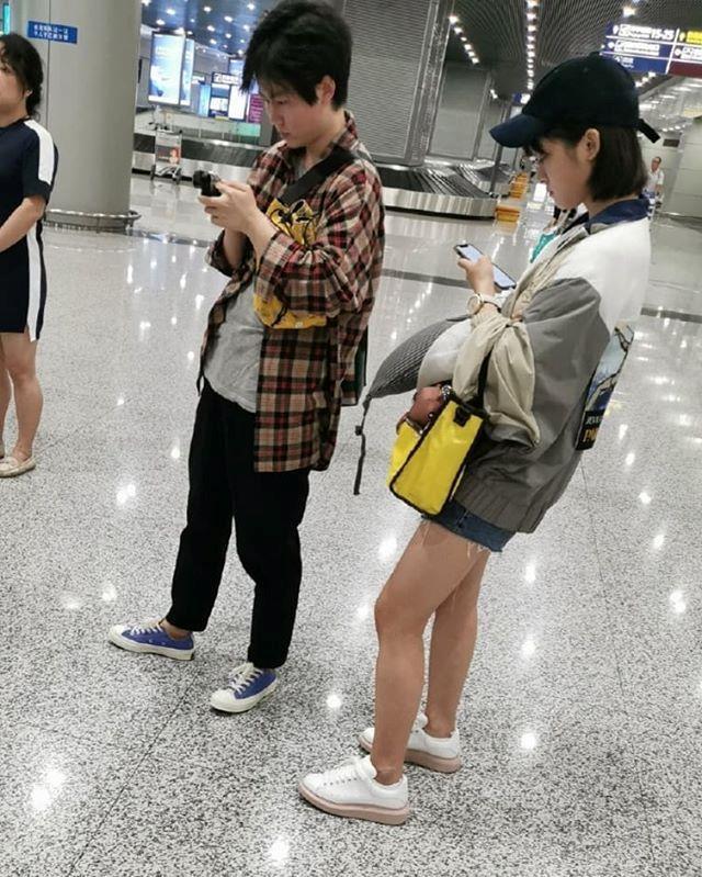 Dương Tử và các sao nữ bị chê ăn mặc thảm họa ra sân bay-7