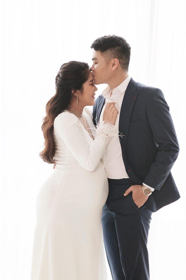 Lê Phương xúc động đến mất ngủ khi nửa đêm chồng trẻ làm điều bất ngờ-1