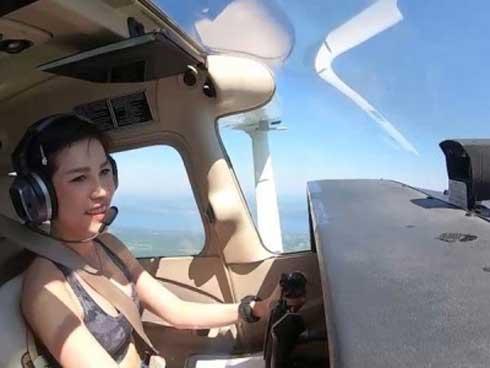 Văn phòng Hoàng gia Thái sập mạng sau khi đăng ảnh Hoàng quý phi