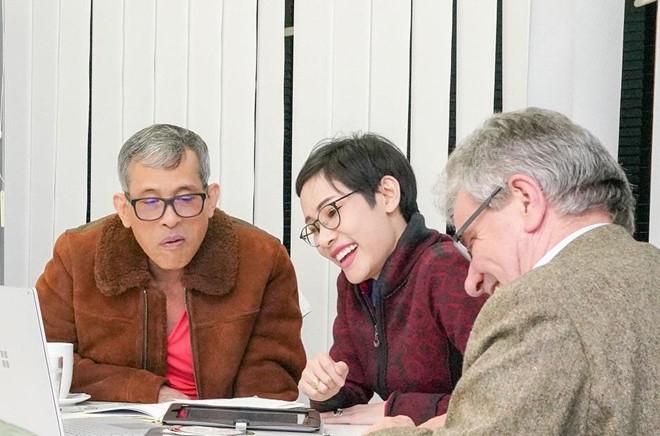 Văn phòng Hoàng gia Thái sập mạng sau khi đăng ảnh Hoàng quý phi-4