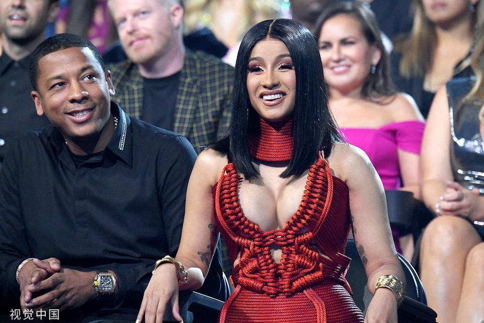 MTV VMAs 2019: Rắn chúa Taylor Swift cùng loạt sao nữ đua nhau khoe thân như đang ở bãi biển-5