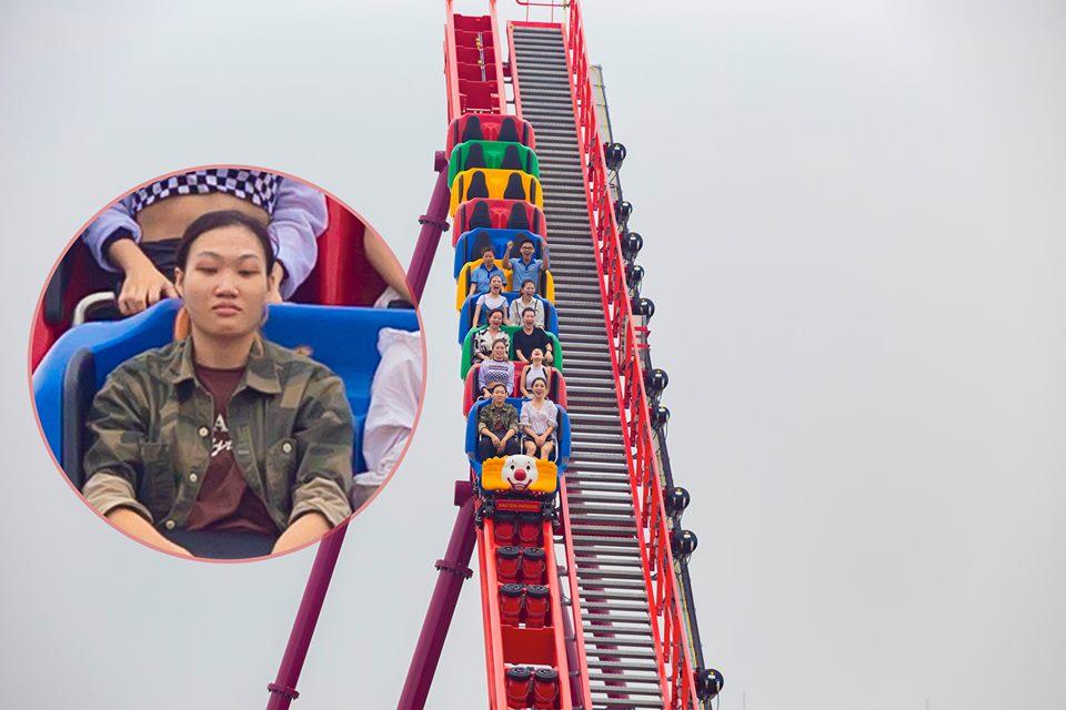 Chết cười biểu hiện của thanh niên cứng chơi trò đi tàu cao tốc trên cao mặt không biến sắc trong khi chị em xung quanh la hét ầm ĩ-3