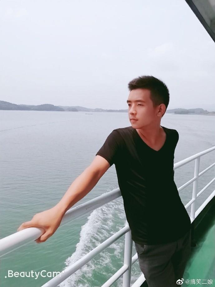 Mua bộ tóc giả thử đội cho chồng rồi trang điểm, cô vợ trẻ làm hội chị em khóc thét-2