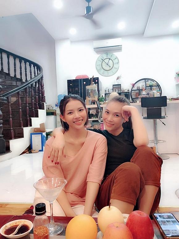 Fans soi Mỹ Tâm là sao Việt tiết kiệm nhất showbiz khi mang đôi guốc 2 năm vẫn còn mới?-1