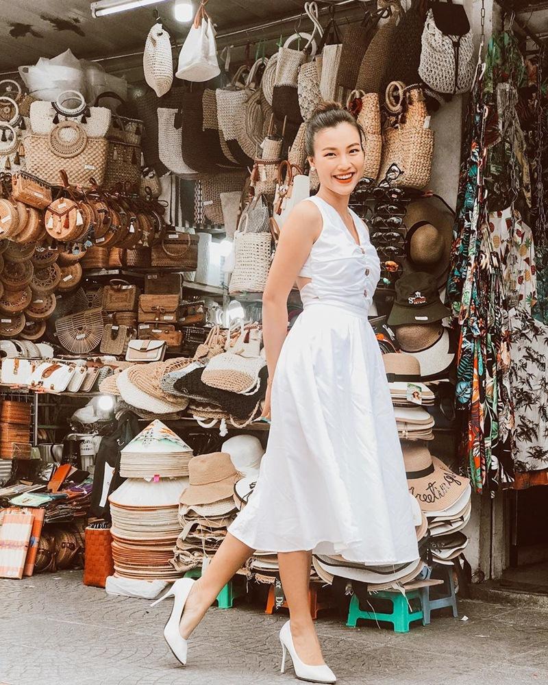 Cùng diện đầm hai dây, Jun Vũ tinh tế bao nhiêu thì Thúy Vi lại gây nhức mắt bấy nhiêu-5