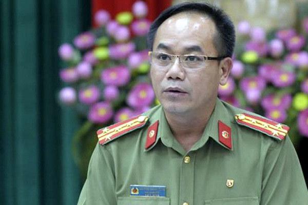 Có thể bé trai 6 tuổi trường Gateway tự thay áo trong xe-1