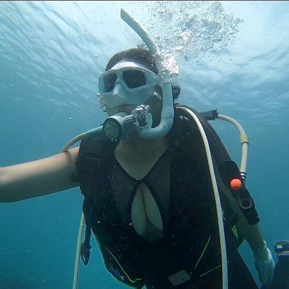 Khoe ảnh đi lặn biển, cô gái khiến dân tình không thể rời mắt khỏi điểm này-3