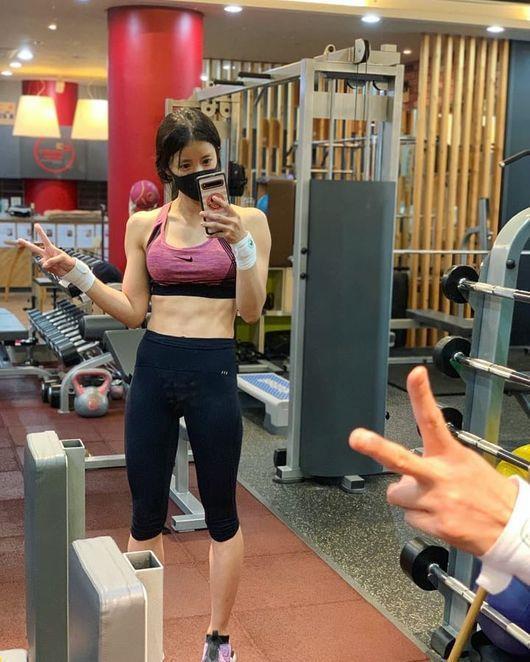 Sao nữ ‘Vườn sao băng’ khoe cơ bụng 6 múi săn chắc ở tuổi U40-4