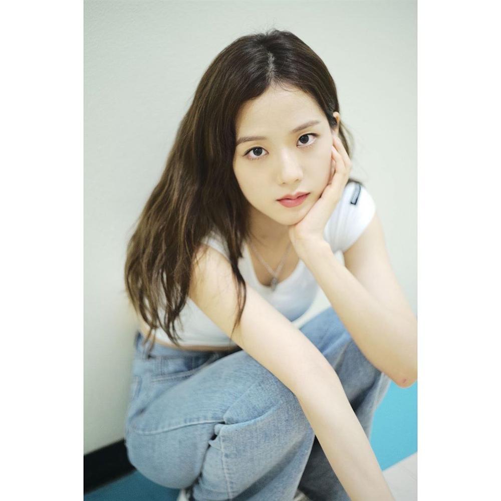 Đẳng cấp visual là đây: Jisoo BlackPink đẹp hết phần thiên hạ dù chỉ mặc áo phông trắng, quần jeans basic-14
