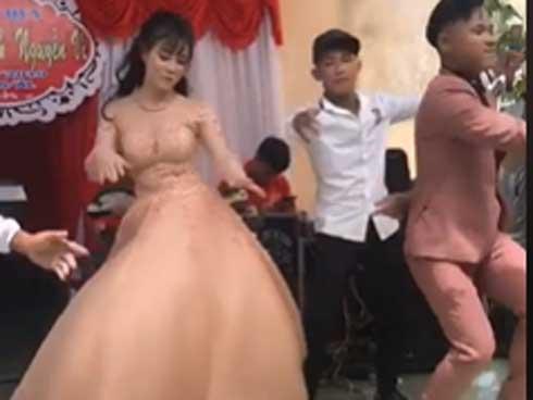Clip cô dâu 'quẩy tung váy' trong ngày cưới, chú rể cũng nhảy sung không kém