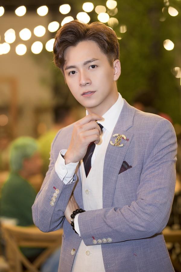 Ngô Kiến Huy công khai khoe vòng 3 gợi cảm không cần che chắn-1