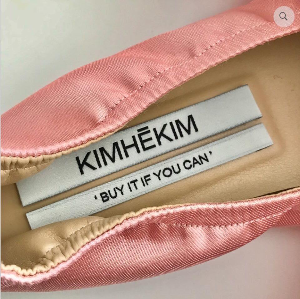 Tín đồ yêu nơ không thể ngó lơ: đôi giày gần 60 triệu đang hot nhất mạng xã hội với chiếc nơ siêu to khổng lồ-5