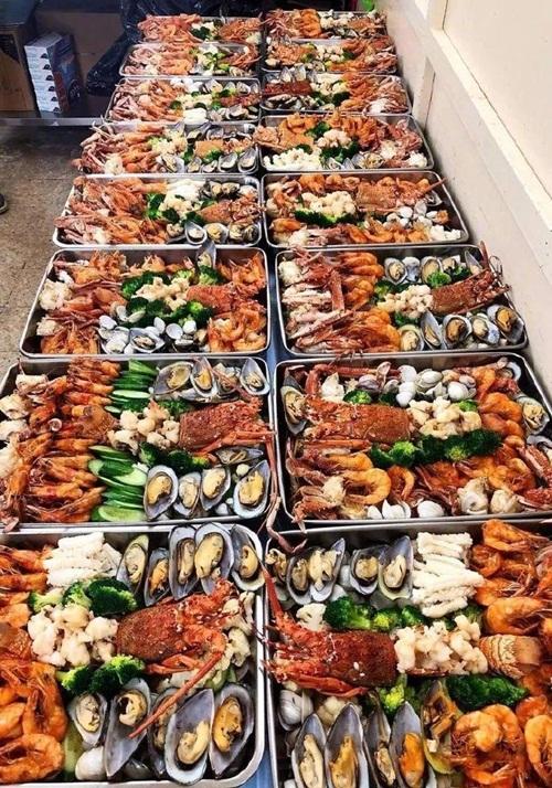Choáng ngợp trước cơm ngập hải sản của nhân viên Huawei-2