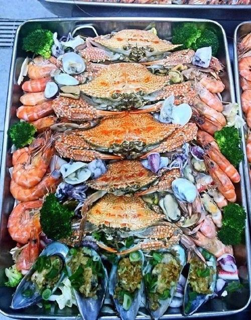 Choáng ngợp trước cơm ngập hải sản của nhân viên Huawei-3