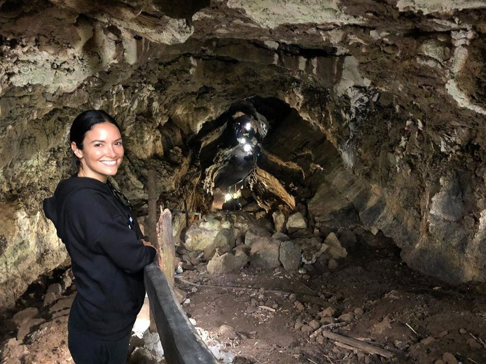 Bản tin Hoa hậu Hoàn vũ 28/8: HHen Niê tết tóc sam cực xinh, cướp sạch sóng của Phạm Hương và dàn mỹ nữ-5