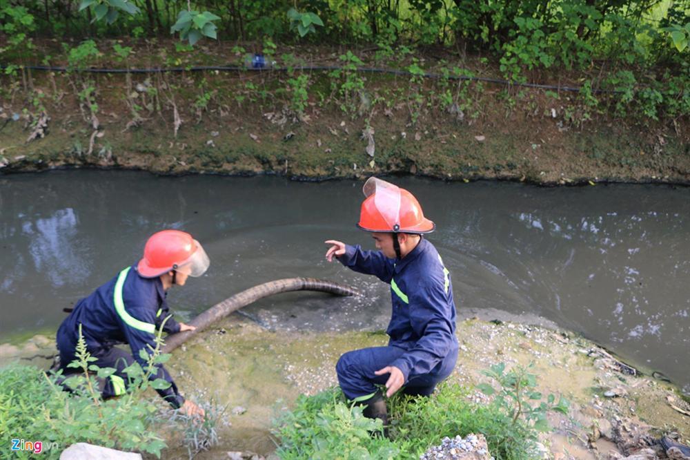 Lửa thiêu rụi hơn trăm m2 nhà xưởng ở làng nghề Triều Khúc-5