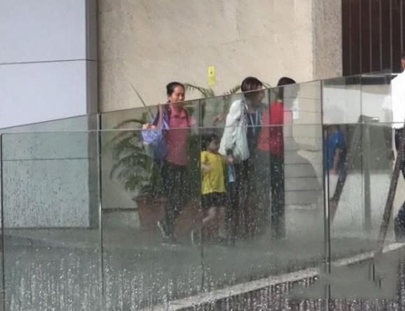 Sự thật Lưu Khải Uy và Dương Mịch cùng chăm con sau ly hôn là đồng loạt mất hút trong ngày khai giảng của Tiểu Gạo Nếp?-1