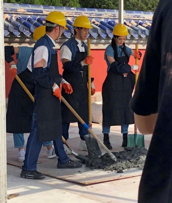 Sự thật Lưu Khải Uy và Dương Mịch cùng chăm con sau ly hôn là đồng loạt mất hút trong ngày khai giảng của Tiểu Gạo Nếp?-4