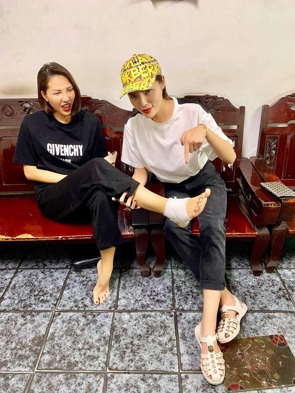 Minh Triệu chỉ bị đau chân, Kỳ Duyên đã vội xoa bóp và làm hẳn bài thơ con cóc cho tri kỉ-1