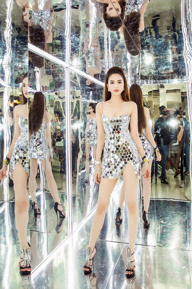 Bích Phương đụng hàng cả Ngọc Trinh và Chi Pu trong MV Đi đu đưa đi: phe toàn lá ít xôi thắng hay phe xôi thịt thắng đây?-6