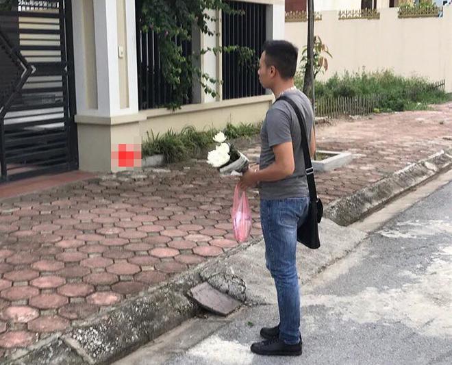 Mẹ vợ tương lai ốm, thanh niên hối hả đến thăm nhưng lại bị đuổi tống cổ và hủy ngày dạm ngõ chỉ vì 1 bó hoa trên tay-1