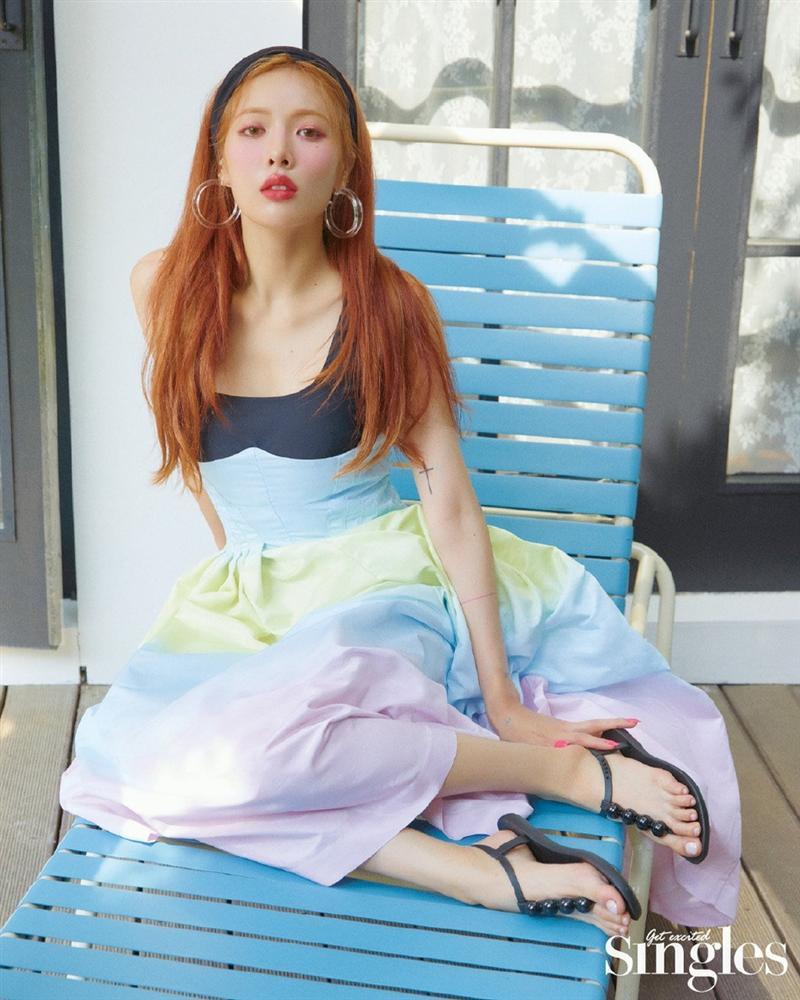 HyunA lấy lại phong độ, mạnh dạn khoe vòng 3 gợi cảm trong bộ đồ hầu gái-12