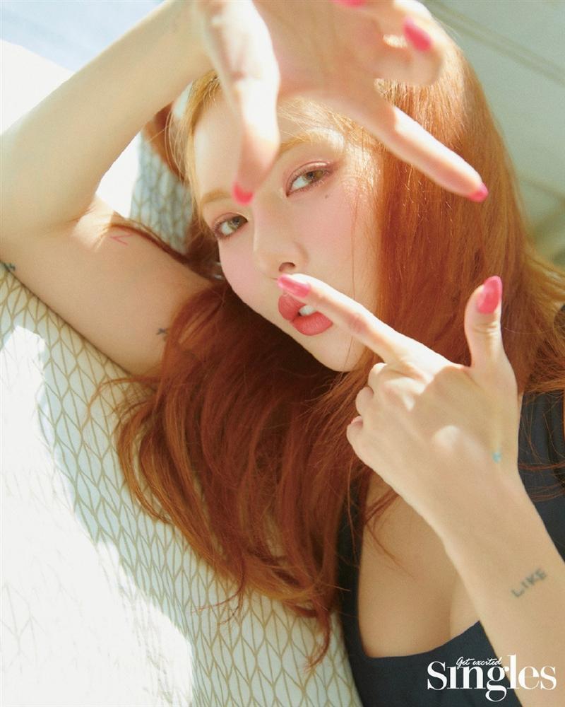 HyunA lấy lại phong độ, mạnh dạn khoe vòng 3 gợi cảm trong bộ đồ hầu gái-14