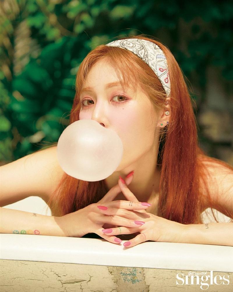 HyunA lấy lại phong độ, mạnh dạn khoe vòng 3 gợi cảm trong bộ đồ hầu gái-16