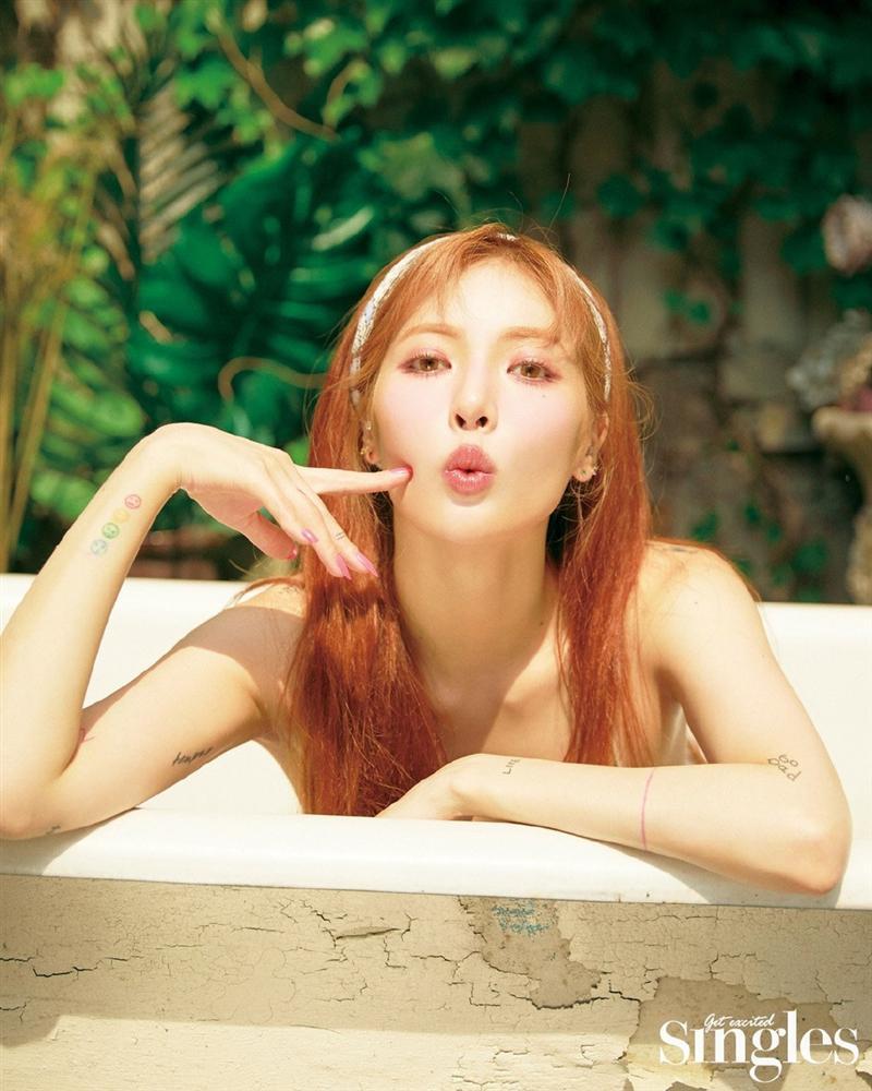 HyunA lấy lại phong độ, mạnh dạn khoe vòng 3 gợi cảm trong bộ đồ hầu gái-18