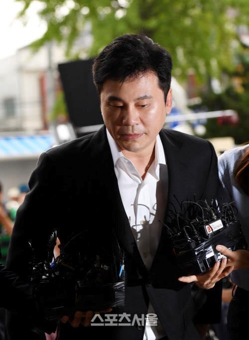 Cựu chủ tịch YG cúi đầu xin lỗi vì đánh bạc xuyên quốc gia-8