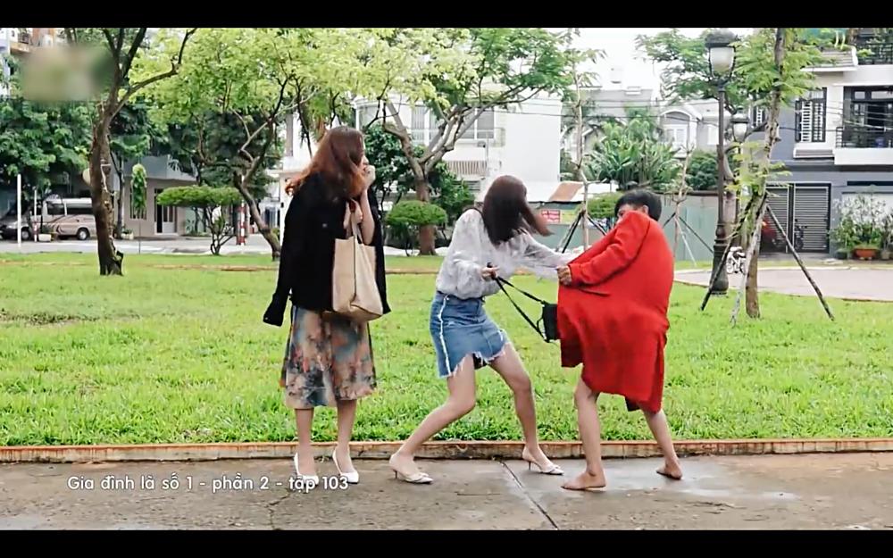 Diệu Nhi làm bà trùm khu phố khi trừng trị tên biến thái thích khoe hàng-4